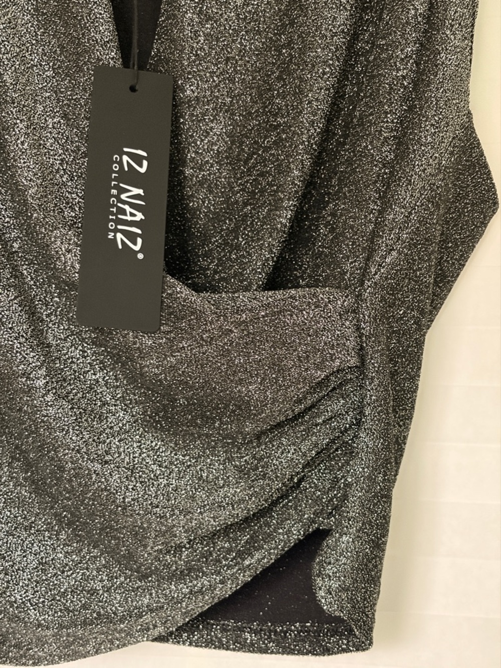 Iz Naiz Metallic Silver Draped Sleeveless Top - Picture 4 of 7